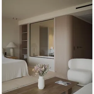 https://le-versailles.fr-provencehotel.com